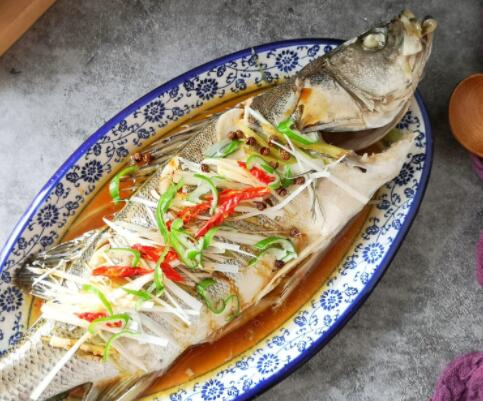 哺乳期怎么吃既营养又减肥食谱（哺乳期饮食和营养指导）