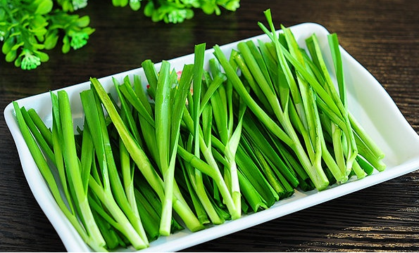 两性保健食谱之韭菜的4种做法（韭菜为什么被称为“壮阳草”）