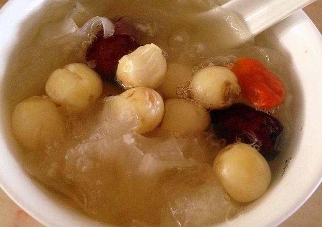 女人脸上蜡黄吃什么补血（中医指出五点补血饮食原则）