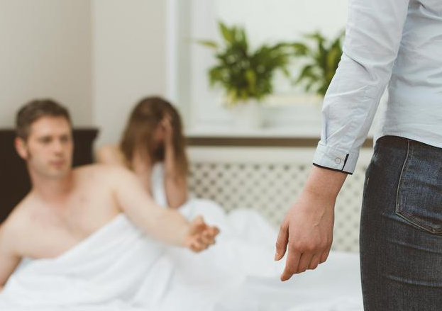 如何提升两性关系的技巧与行为表现