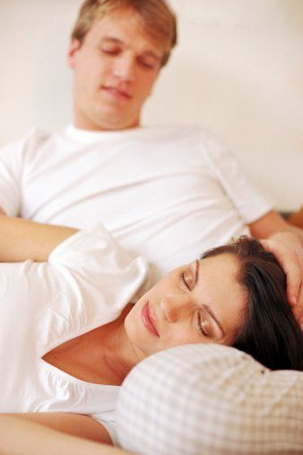 男女怎样可以达到同步高潮（男女同步高潮的方法是什么）