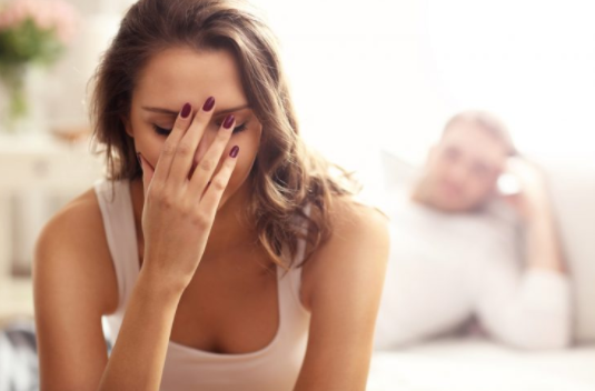 女人脱了裤衩让男人桶的危害（女人脱了裤衩让男人桶的应对方法）