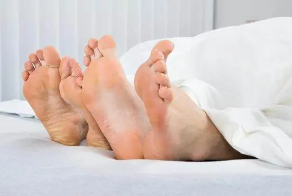 肛交撕裂的痛苦（撕裂肛肠之痛你能忍多久）