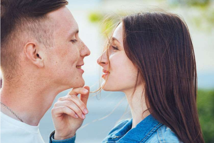 男女性爱有哪些技巧（床上这个花招让你销魂）