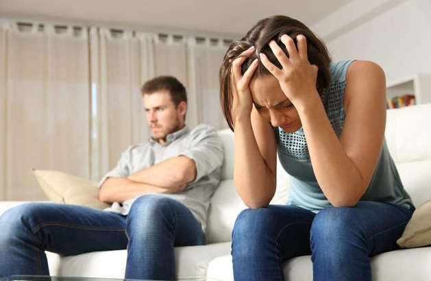 女生爱夹腿会对身体造成哪些影响？女生夹腿综合症是什么
