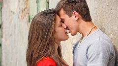 操到哭是一种什么感受(性生活如何被操到哭)？