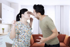 游泳的时候突然硬了怎么办？游泳