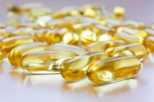 欧米茄3鱼油软胶囊怎么吃（欧米伽3鱼油的吃法）