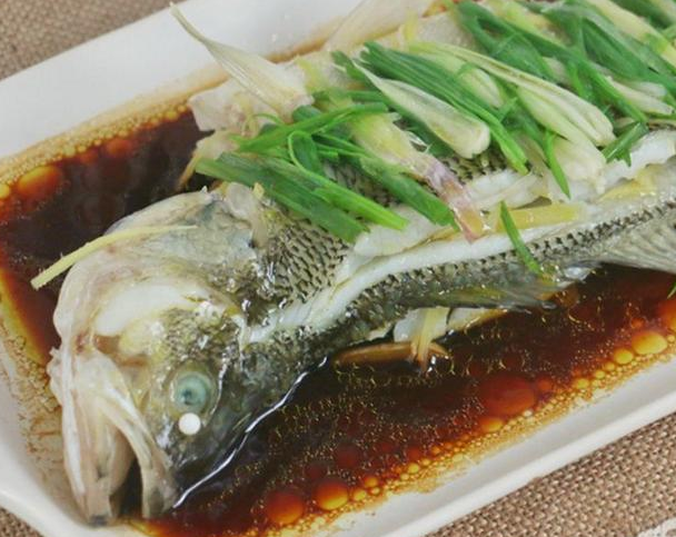 粉碎性骨折吃什么有助于恢复（粉碎性骨折最佳康复食谱推荐）