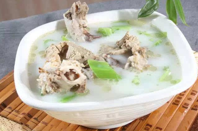 羊背骨汤