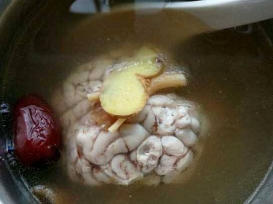 脱发怎么办 夏季女性掉头发几款食疗方