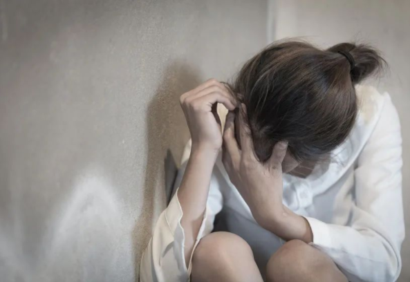 造成女性阴道脱垂的原因是什么？