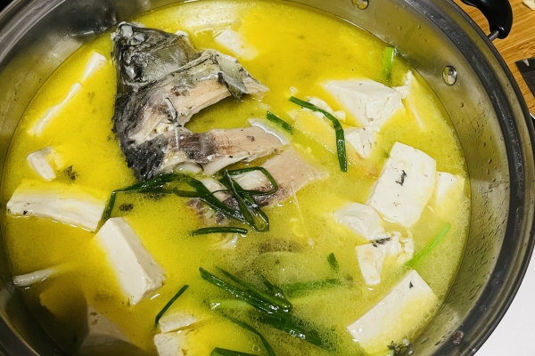鲫鱼的功效与作用、禁忌和食用方法