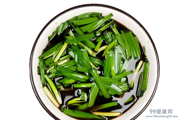 韭菜煮水的功效 韭菜煮水能治感