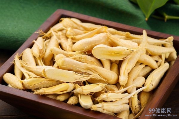 黄芪泡水有什么功效 黄芪泡水的功效是什么