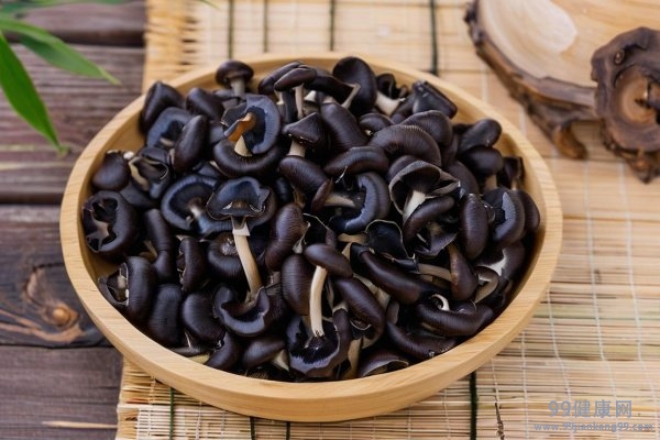 黑木耳是什么类植物 黑木耳属于